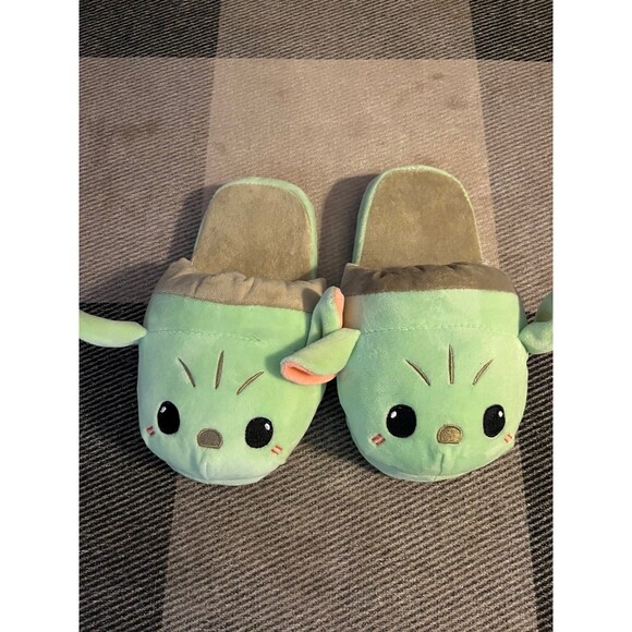 Yoda Slippers - Picture 1 of 3